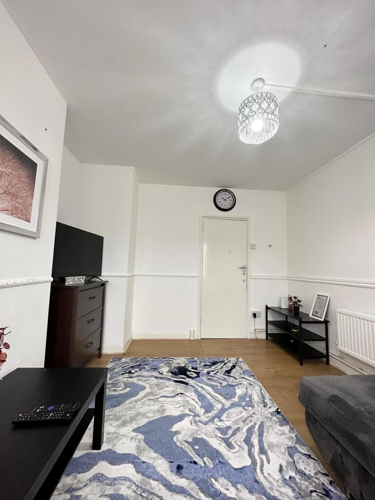 2 Bedroom Flat, 2 Minutes Walk To Bethnalgreen Station, Апартаменты