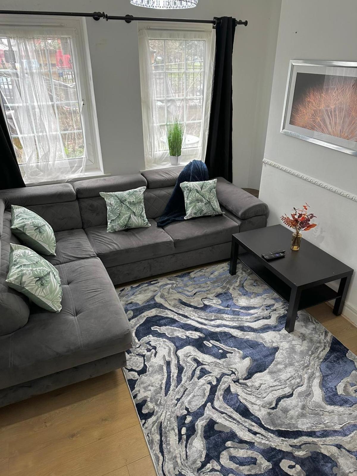 2 Bedroom Flat, 2 Minutes Walk To Bethnalgreen Station, * Лондон