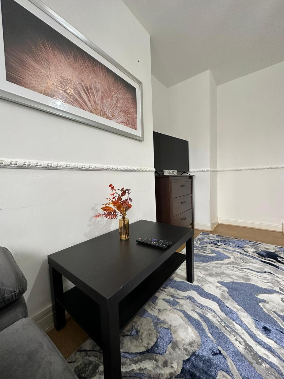 2 Bedroom Flat, 2 Minutes Walk To Bethnalgreen Station, Лондон