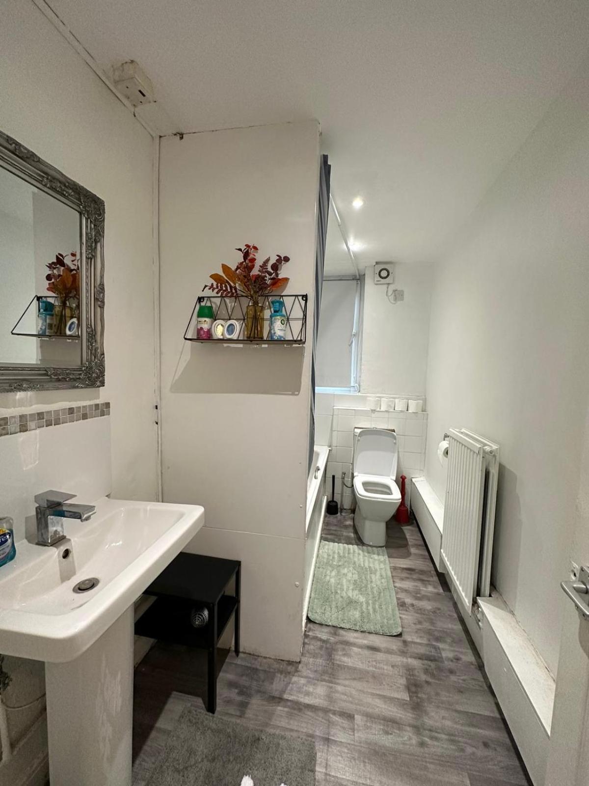 Апартаменты 2 Bedroom Flat, 2 Minutes Walk To Bethnalgreen Station, *
