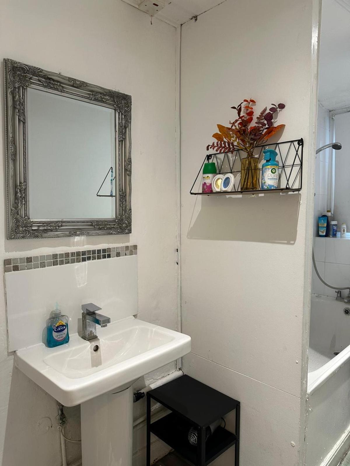 2 Bedroom Flat, 2 Minutes Walk To Bethnalgreen Station, Апартаменты