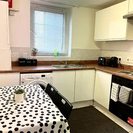 2 Bedroom Flat, 2 Minutes Walk To Bethnalgreen Station, Central Лондон Экстерьер фото