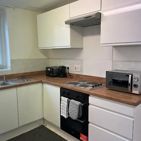 2 Bedroom Flat, 2 Minutes Walk To Bethnalgreen Station, Central Лондон Экстерьер фото