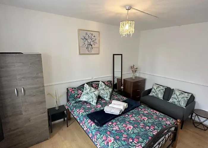 2 Bedroom Flat, 2 Minutes Walk To Bethnalgreen Station, Central London